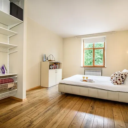 Cozy And Quiet Near The City Centre Apartment *